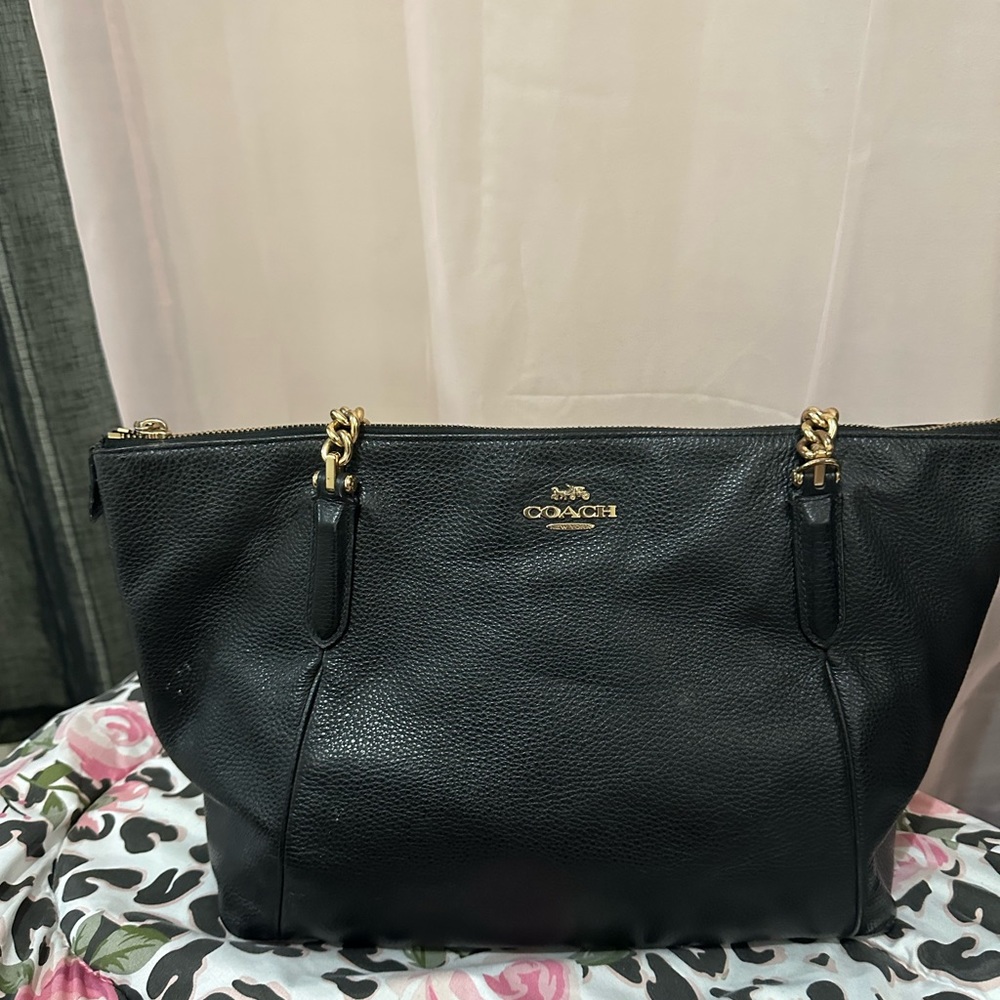 Black medium coach